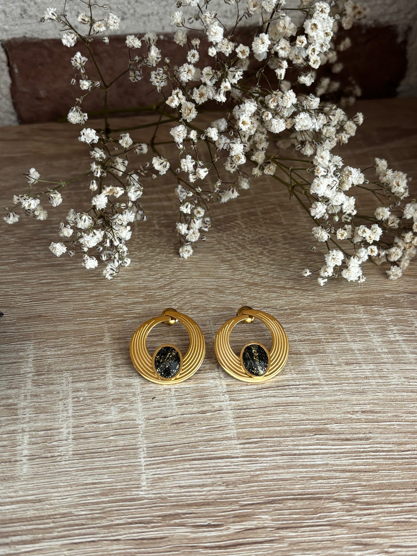 Les boucle d'oreilles Aura