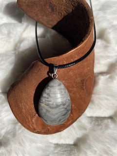 Collier pendentif larme