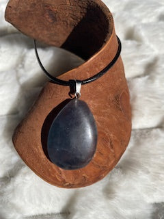 Collier pendentif larme