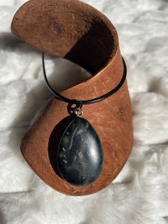 Collier pendentif larme