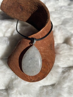 Collier pendentif larme