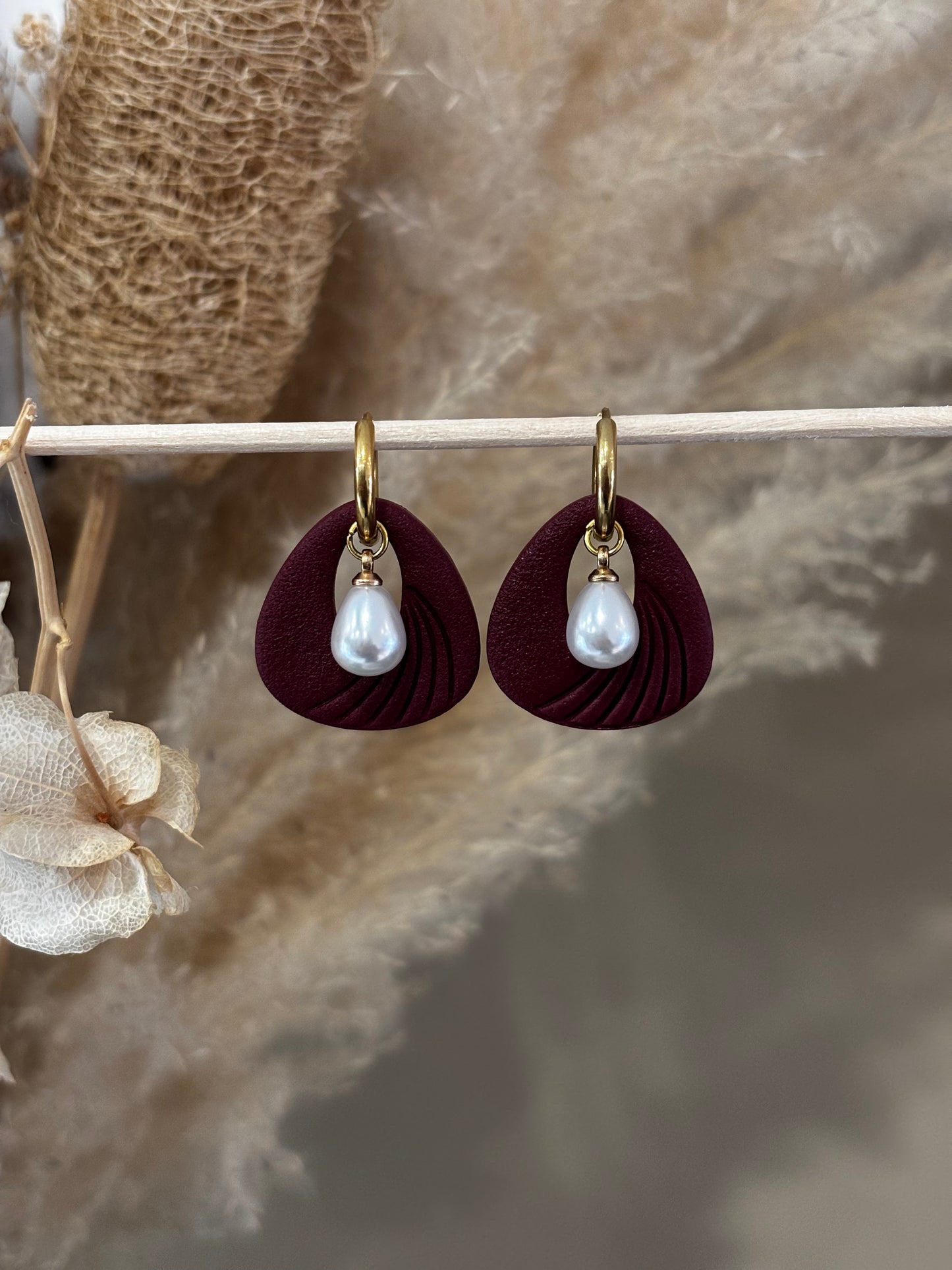 Les boucles d'oreilles Iris