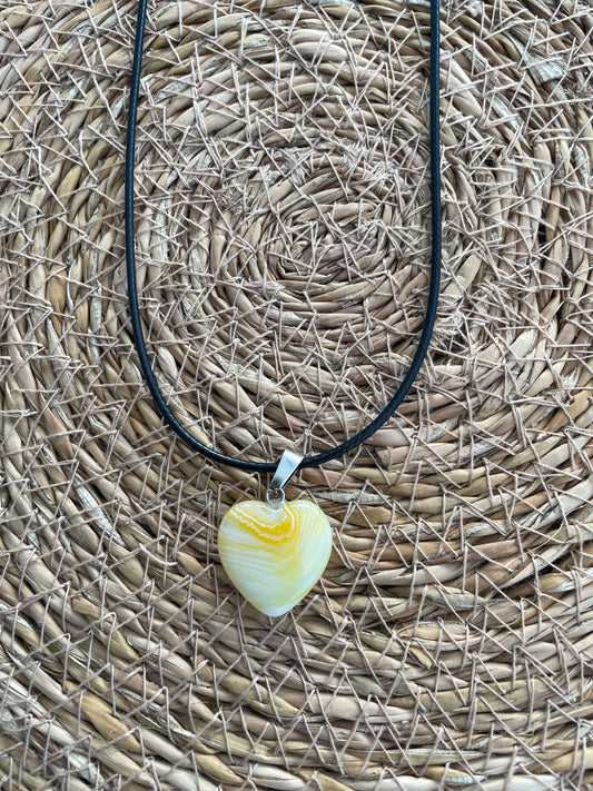Collier coeur jaune