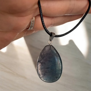 Collier pendentif larme