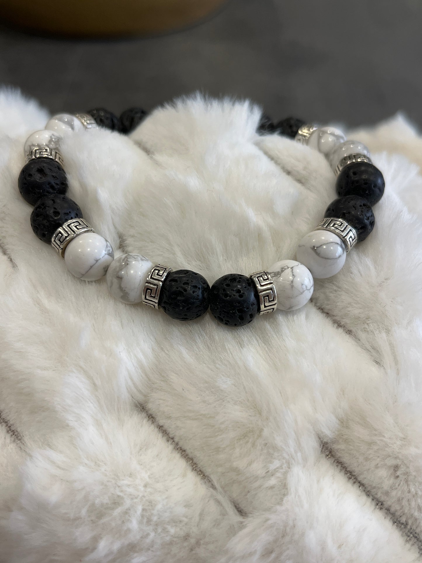 Howlite et Pierre de lave 10 mm